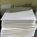 Assiettes plates blanches