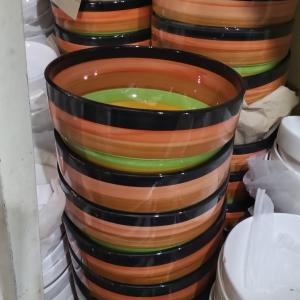 Bols en céramique multicolore